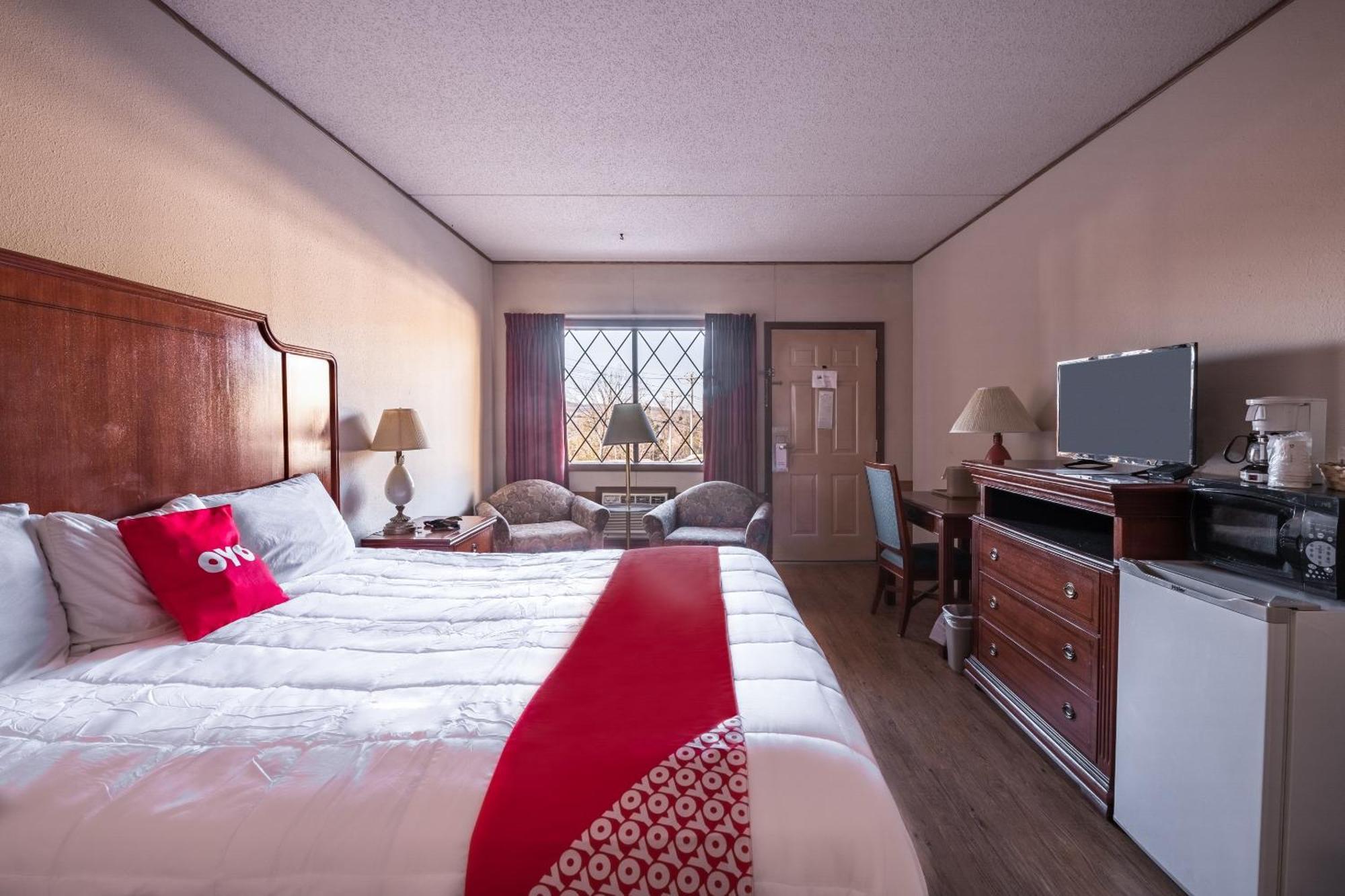 Oyo Windmill Hotel 2*